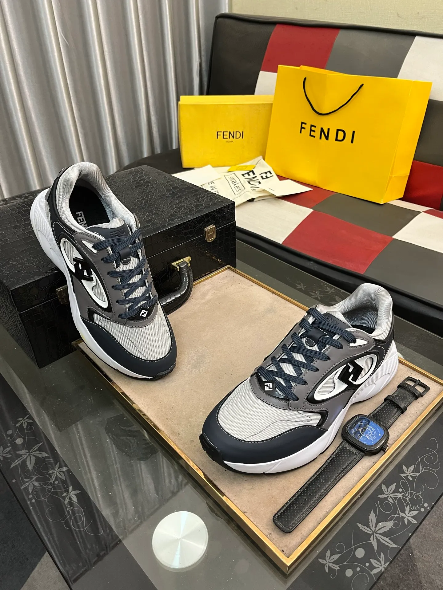 Men's Men's Shoes 💰760⌚️⌚️(Higher version) [Fendi] Fendi's latest casual shoes for men! Available at counters simultaneously! A one-to-one replica of the original. Made entirely of imported top-grain calfskin, the interior is made of top-grain water-dyed cowhide, and the original factory-supplied rubber outsole. Leading new fashion concepts. Matching code: 38-44. 45 can be customized and non-returnable! 3️⃣colors available